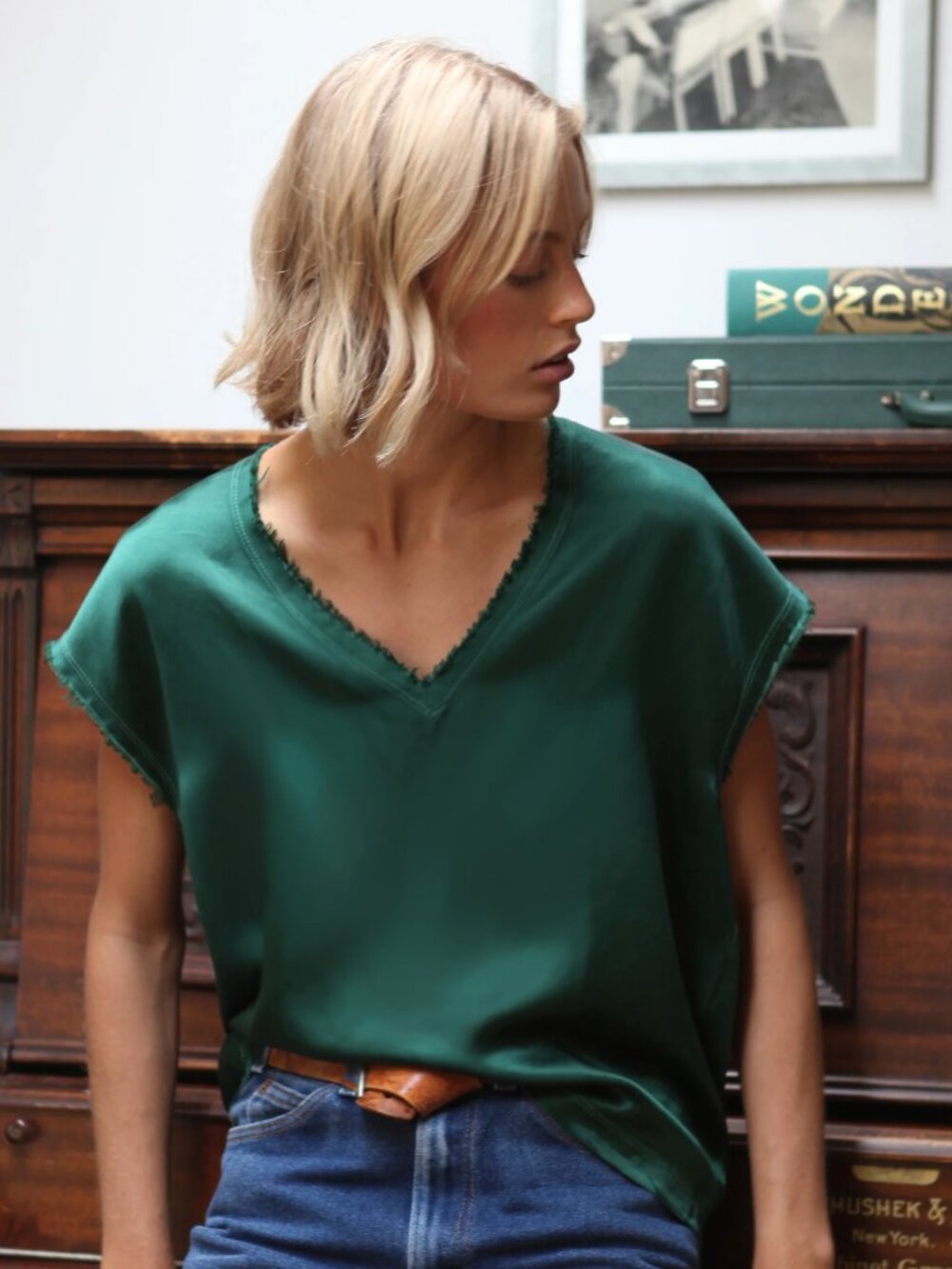 Cali Dreaming James Tee Silky Boxy Raw Edge Emerald Green Blouse Women's size M